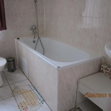 Hotel Uran Hostel *