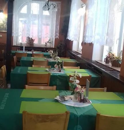 Hotel Uran بيت شباب Stráž pod Ralskem